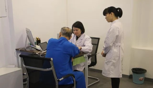 廣州市(shì)白(bái)雲區(qū)多(duō)名領導攜百名養老(lǎo)工(gōng)作(zuò)者，考察調研好(hǎo)孝心社區(qū)居家(jiā)養老(lǎo)創新養老(lǎo)模式