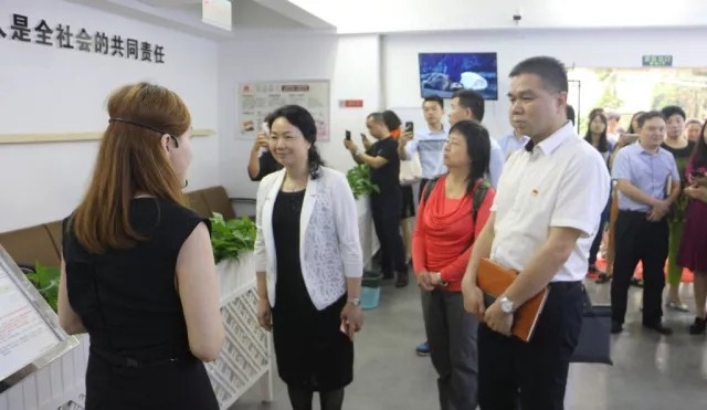 廣州市(shì)白(bái)雲區(qū)多(duō)名領導攜百名養老(lǎo)工(gōng)作(zuò)者，考察調研好(hǎo)孝心社區(qū)居家(jiā)養老(lǎo)創新養老(lǎo)模式