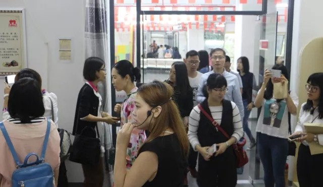 廣州市(shì)白(bái)雲區(qū)多(duō)名領導攜百名養老(lǎo)工(gōng)作(zuò)者，考察調研好(hǎo)孝心社區(qū)居家(jiā)養老(lǎo)創新養老(lǎo)模式