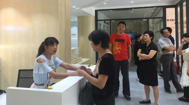 廣州白(bái)雲區(qū)領導大(dà)贊好(hǎo)孝心黃(huáng)石居家(jiā)養老(lǎo)服務示範點！