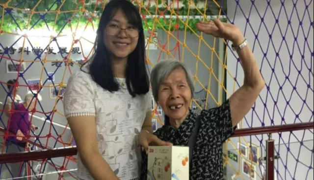 民(mín)政科(kē)、居委會(huì)齊聚養老(lǎo)服務中心，與社區(qū)老(lǎo)人(rén)舉行(xíng)五四聯歡會(huì)活動！