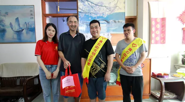 “愛(ài)心粽飄香，濃濃鄰裡(lǐ)情”好(hǎo)孝心黃(huáng)石街(jiē)居家(jiā)養老(lǎo)服務中心與社區(qū)長(cháng)者與工(gōng)療站(zhàn)同仁一(yī)起過端午！