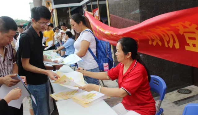 黃(huáng)石街(jiē)“社區(qū)長(cháng)者食堂”宣傳月(yuè)開(kāi)啓，黃(huáng)石街(jiē)老(lǎo)人(rén)吃(chī)飯不(bù)愁啦！