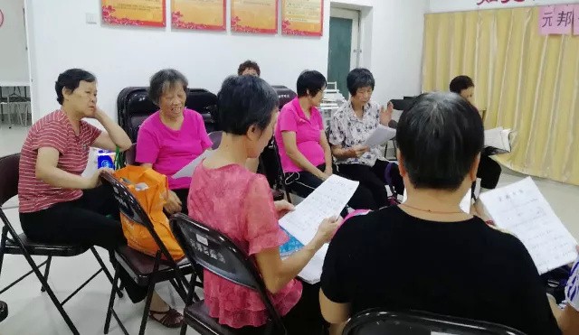 巧手生(shēng)花(huā)，妙趣天成——高(gāo)爾夫示範點初辦剪紙(zhǐ)活動樂(yuè)人(rén)心！