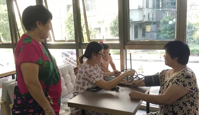 健康講座進社區(qū)，健康養生(shēng)受歡迎丨元邦社區(qū)舉辦“秋季健康養生(shēng)”公益講堂