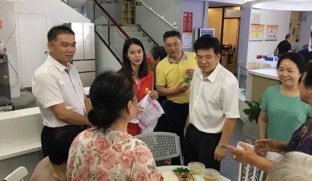 貫徹落實養生(shēng)結合理(lǐ)念， 黃(huáng)石社區(qū)居家(jiā)養老(lǎo)中心獲廣州市(shì)民(mín)政局局長(cháng)肯