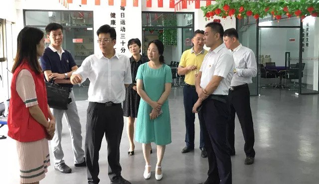 貫徹落實養生(shēng)結合理(lǐ)念， 黃(huáng)石社區(qū)居家(jiā)養老(lǎo)中心獲廣州市(shì)民(mín)政局局長(cháng)肯