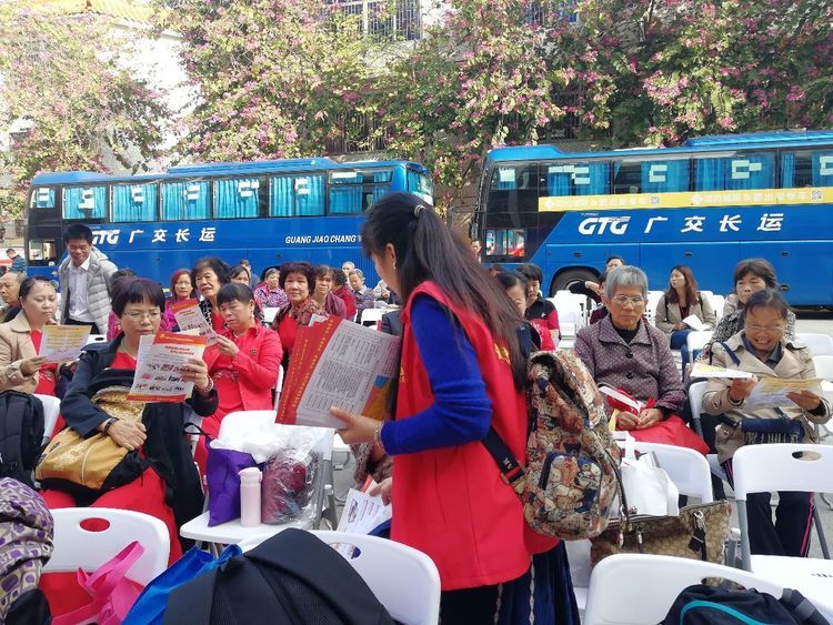 “退休不(bù)褪色，永遠(yuǎn)跟黨走之我們開(kāi)飯了(le)”宣傳活動