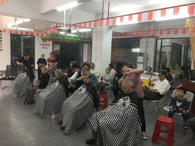 【黃(huáng)石街(jiē)】黨建引領，愛(ài)心服務紮根社區(qū)——愛(ài)心義剪進社區(qū)