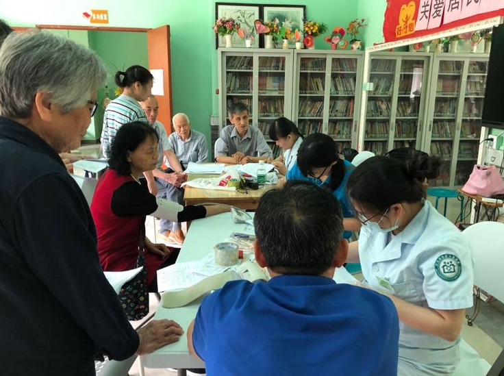 “關愛(ài)居民(mín)，健康衛生(shēng)進社區(qū)”義診活動