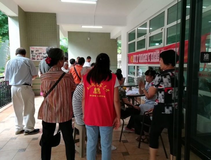 “關愛(ài)居民(mín)，健康衛生(shēng)進社區(qū)”義診活動