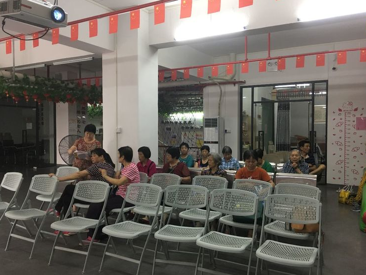 黃(huáng)石街(jiē)社區(qū)居養中心“開(kāi)心老(lǎo)人(rén)慶五一(yī)”