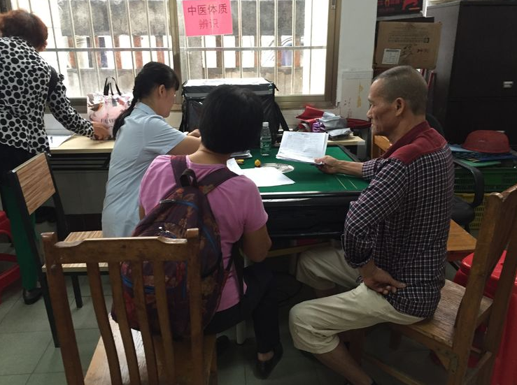 黃(huáng)石街(jiē)社區(qū)居家(jiā)養老(lǎo)中心舉行(xíng)“關愛(ài)居民(mín)，健康衛生(shēng)進社區(qū)”義診活動
