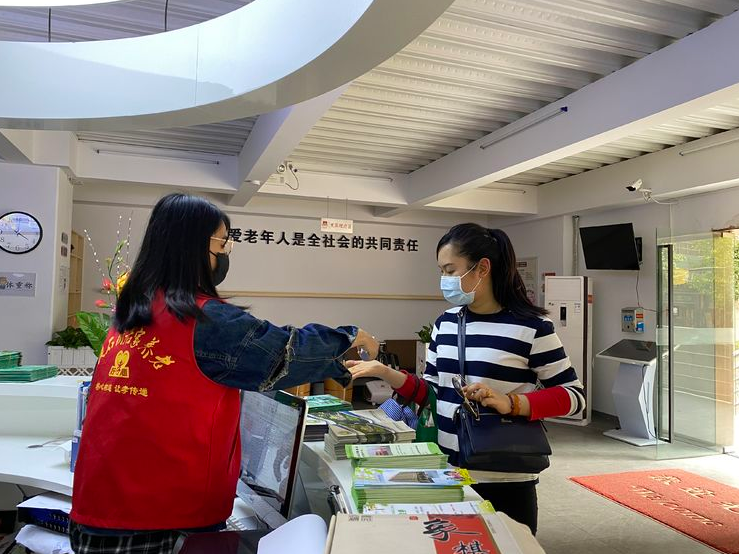 【黃(huáng)石居養】區(qū)平台工(gōng)作(zuò)人(rén)員(yuán)莅臨黃(huáng)石街(jiē)社區(qū)居家(jiā)養老(lǎo)綜合服務中心巡查工(gōng)作(zuò)