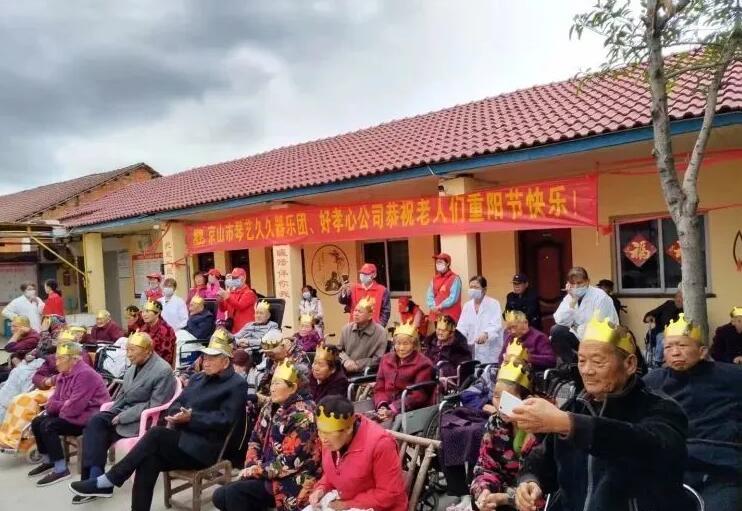 京山(shān)市(shì)琴藝久久器(qì)樂(yuè)團攜手好(hǎo)孝心公司赴愛(ài)心敬老(lǎo)院慰問(wèn)演出