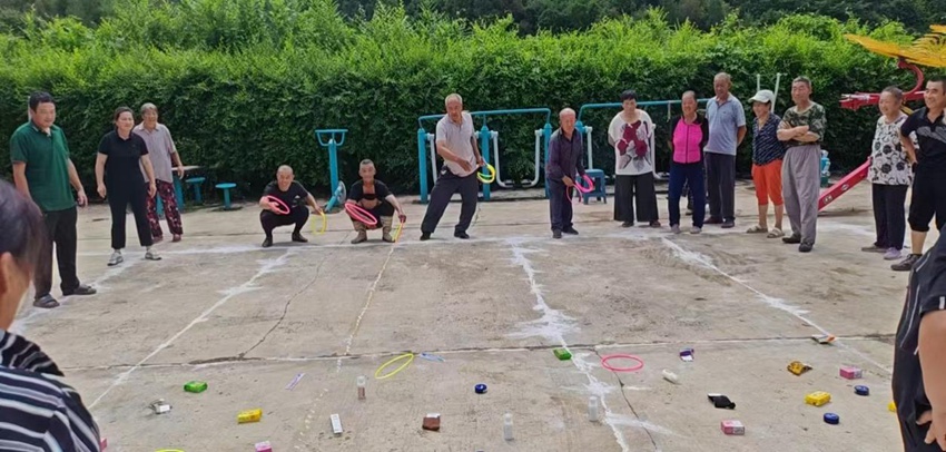 安圖縣龍豐村(cūn)開(kāi)展“關愛(ài)老(lǎo)人(rén)，愛(ài)滿鄉(xiāng)村(cūn)”主題活動