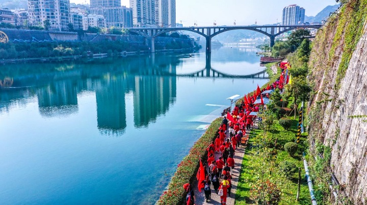 沿河(hé)：1000餘名老(lǎo)年(nián)人(rén)參與全民(mín)健步走