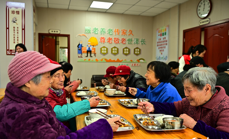 江西(xī)崇仁：社區(qū)“幸福食堂” 托起幸福晚年(nián)